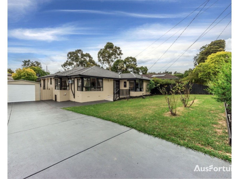 11 Myoora Drive, Mooroolbark VIC 3138