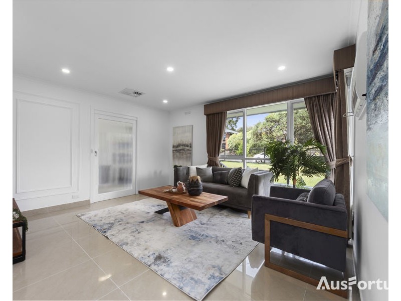 11 Myoora Drive, Mooroolbark VIC 3138