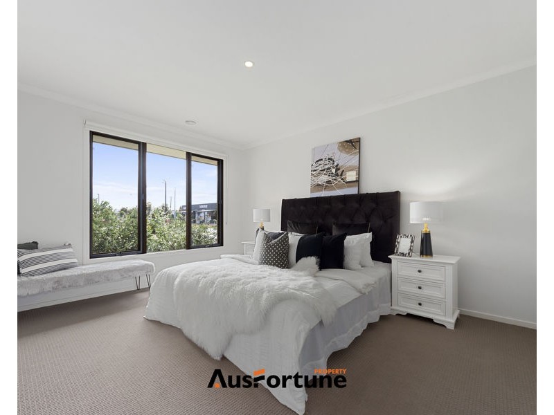 8 Pintail Street, Williams Landing VIC 3027
