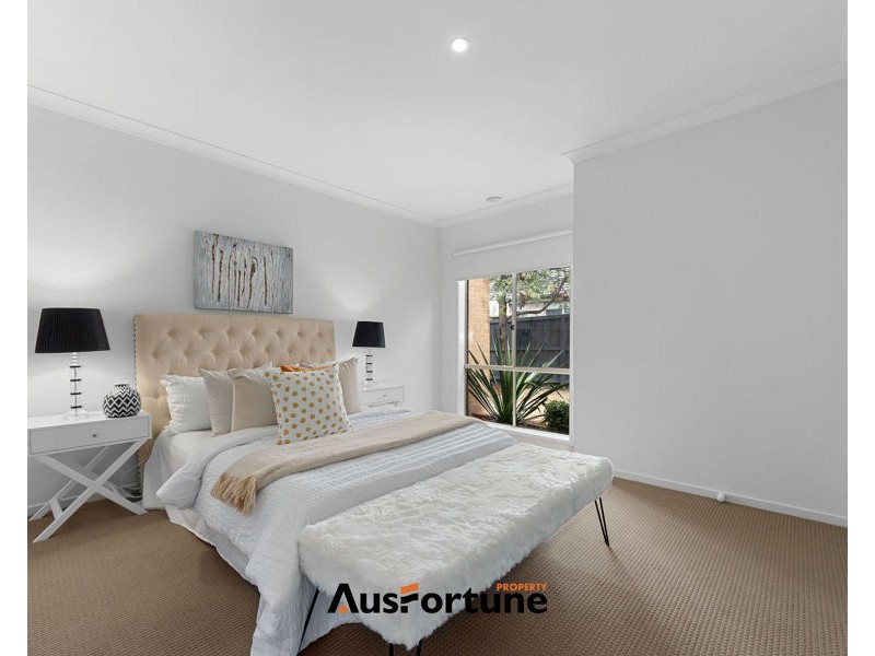 8 Pintail Street, Williams Landing VIC 3027