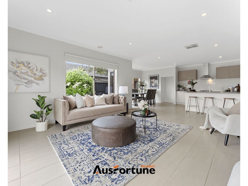 8 Pintail Street, Williams Landing VIC 3027