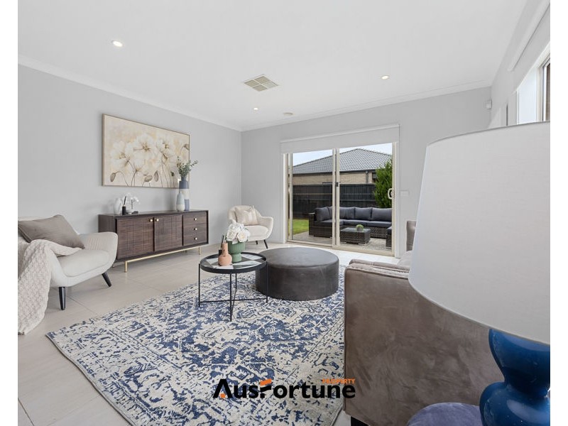 8 Pintail Street, Williams Landing VIC 3027