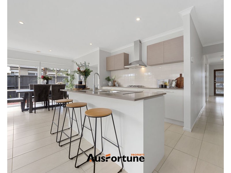 8 Pintail Street, Williams Landing VIC 3027