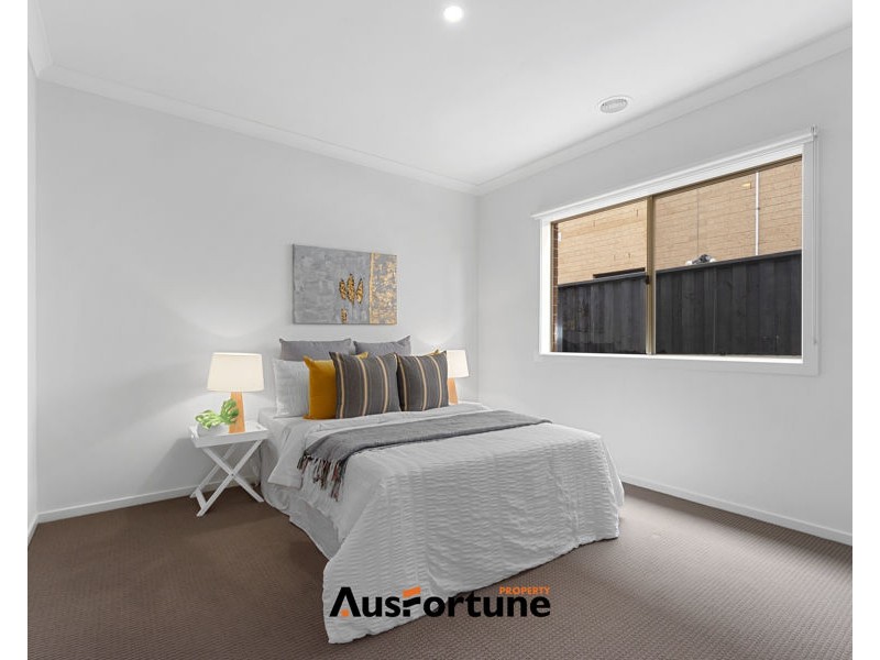 8 Pintail Street, Williams Landing VIC 3027