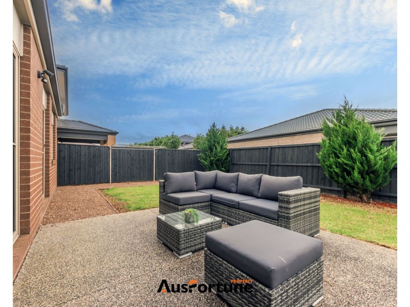 8 Pintail Street, Williams Landing VIC 3027