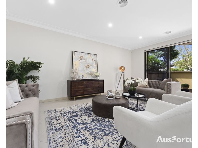 6/2 Sandlewood Lane, Point Cook VIC 3030