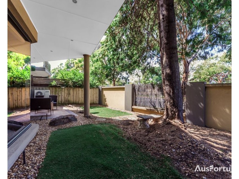 6/2 Sandlewood Lane, Point Cook VIC 3030