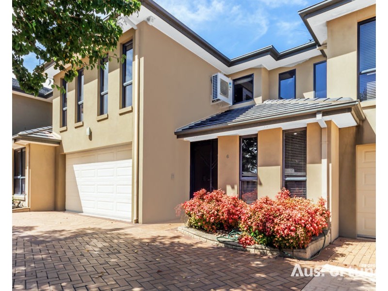 6/2 Sandlewood Lane, Point Cook VIC 3030