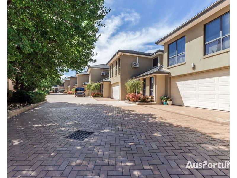 6/2 Sandlewood Lane, Point Cook VIC 3030