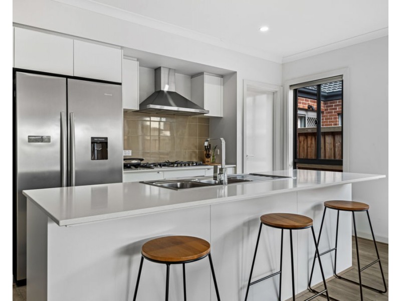 11 Postema Drive, Point Cook VIC 3030