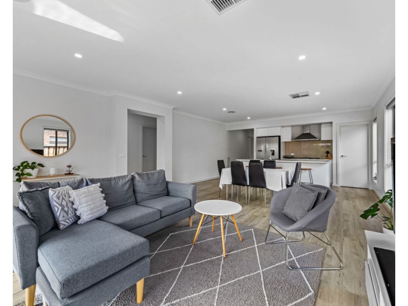 11 Postema Drive, Point Cook VIC 3030