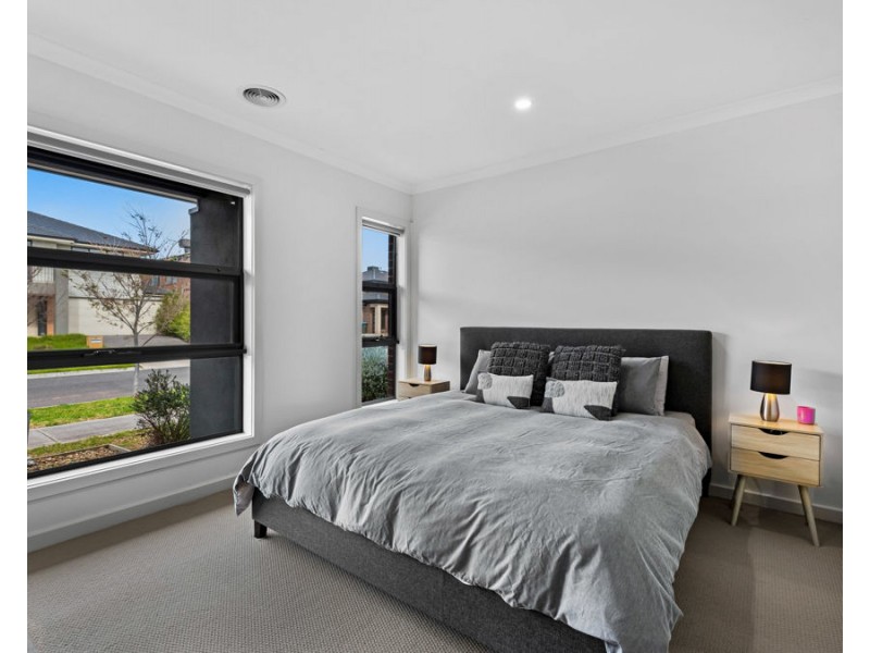 11 Postema Drive, Point Cook VIC 3030