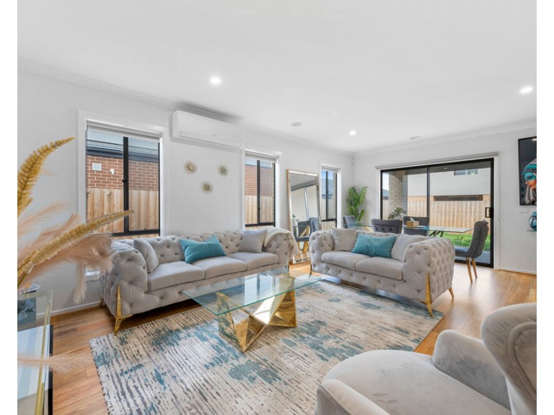 45 Ruthven Way, Mambourin VIC 3024