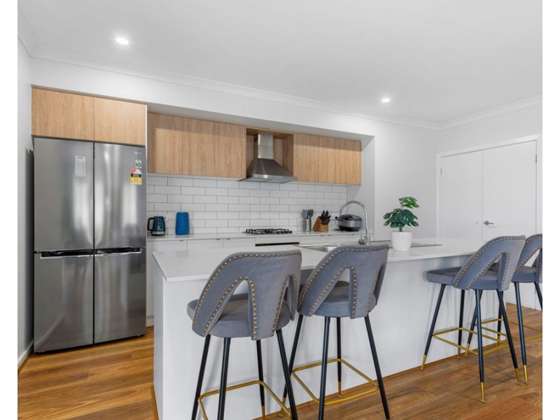45 Ruthven Way, Mambourin VIC 3024