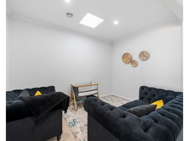 45 Ruthven Way, Mambourin VIC 3024