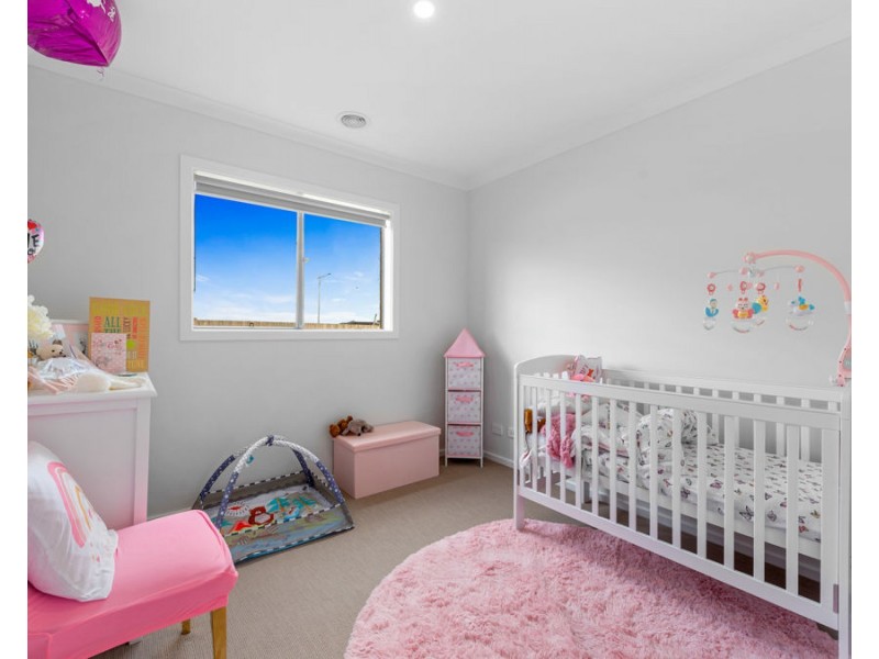45 Ruthven Way, Mambourin VIC 3024