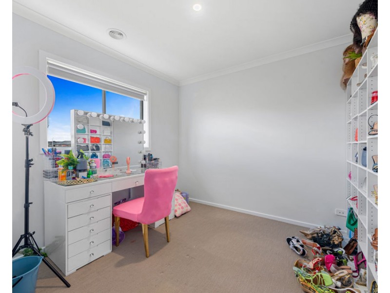 45 Ruthven Way, Mambourin VIC 3024