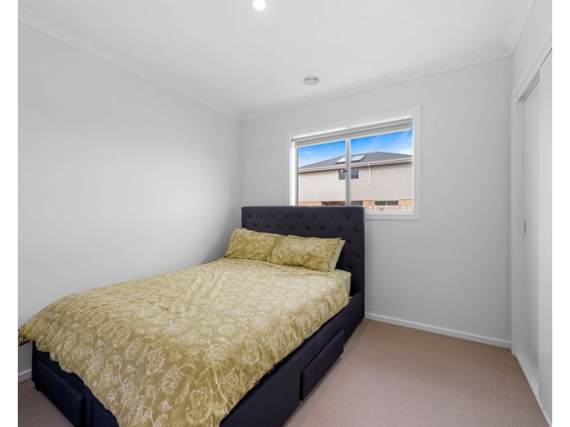 45 Ruthven Way, Mambourin VIC 3024