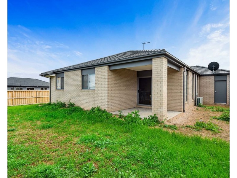 45 Ruthven Way, Mambourin VIC 3024