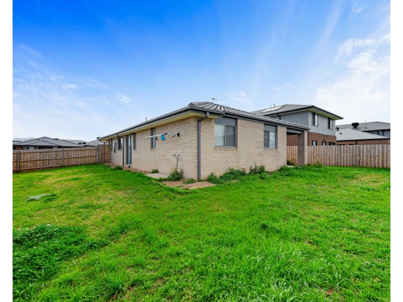 45 Ruthven Way, Mambourin VIC 3024