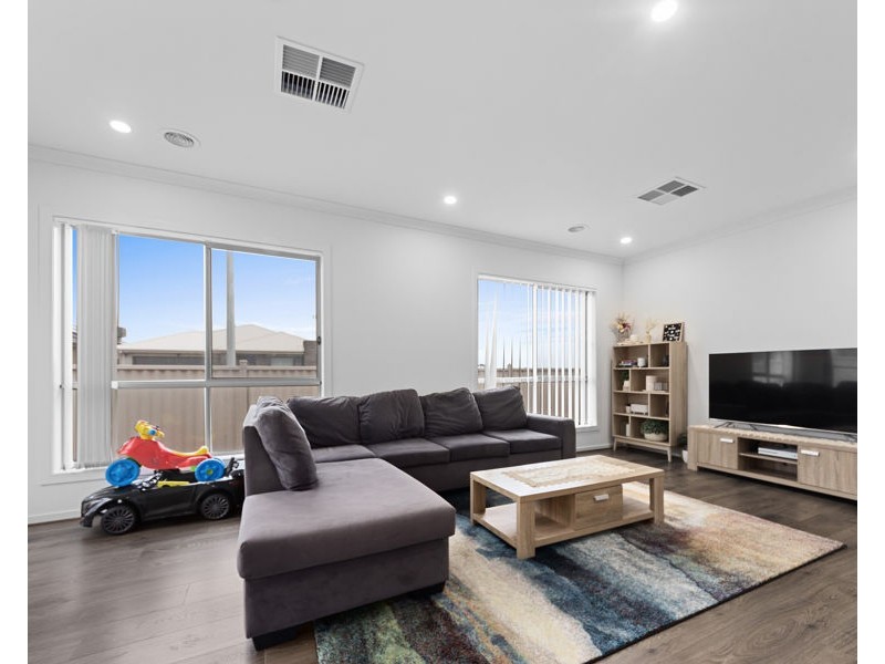 27 Liston Ave, Tarneit VIC 3029