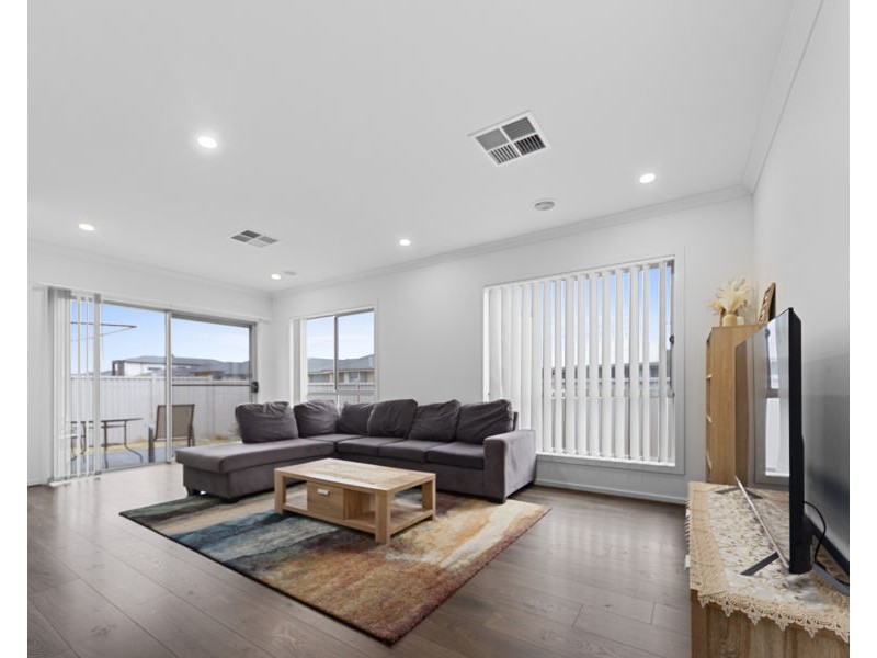 27 Liston Ave, Tarneit VIC 3029