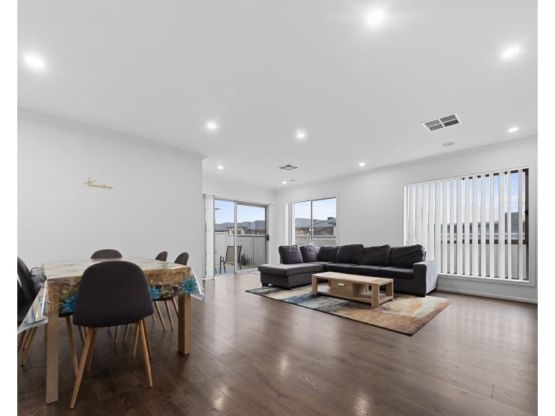27 Liston Ave, Tarneit VIC 3029