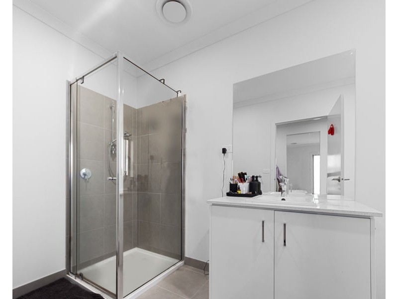 27 Liston Ave, Tarneit VIC 3029