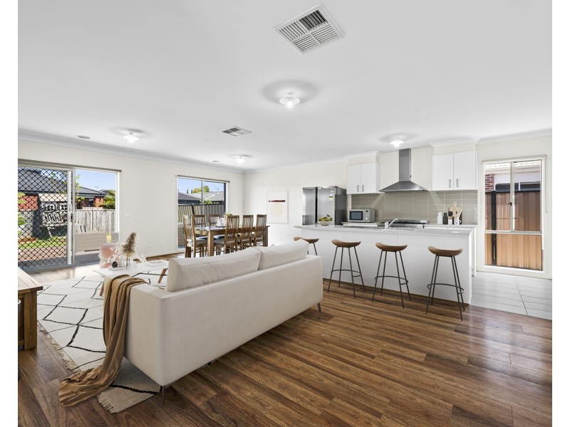 6 Claydon Grove, Truganina VIC 3029