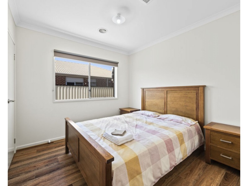6 Claydon Grove, Truganina VIC 3029