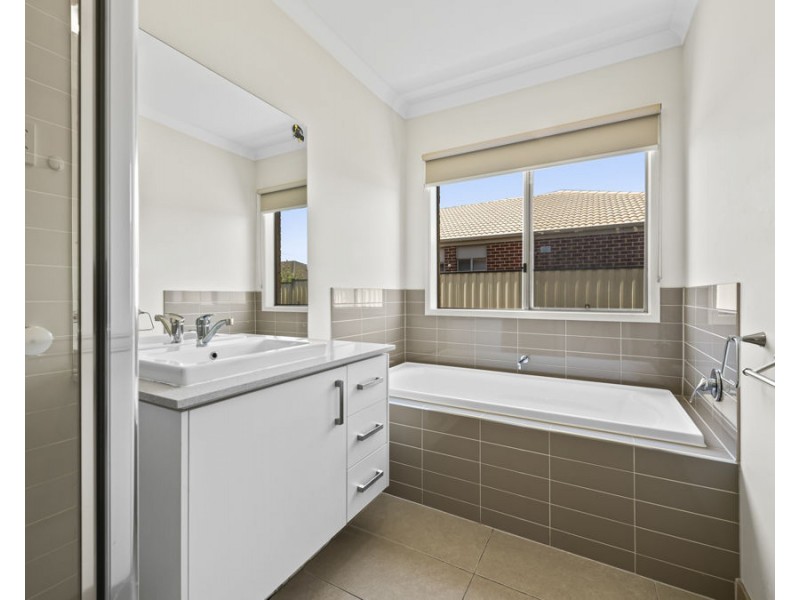 6 Claydon Grove, Truganina VIC 3029