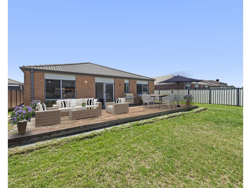 6 Claydon Grove, Truganina VIC 3029