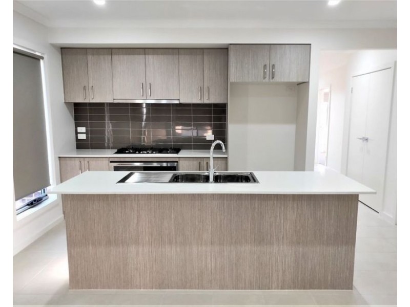 32 Hutchence Drive, Point Cook VIC 3030