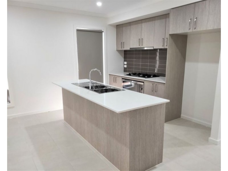 32 Hutchence Drive, Point Cook VIC 3030