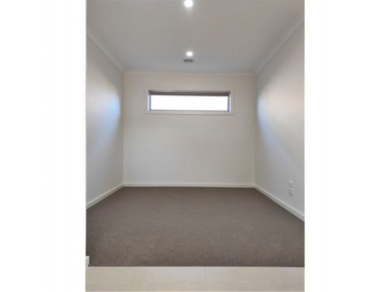 32 Hutchence Drive, Point Cook VIC 3030