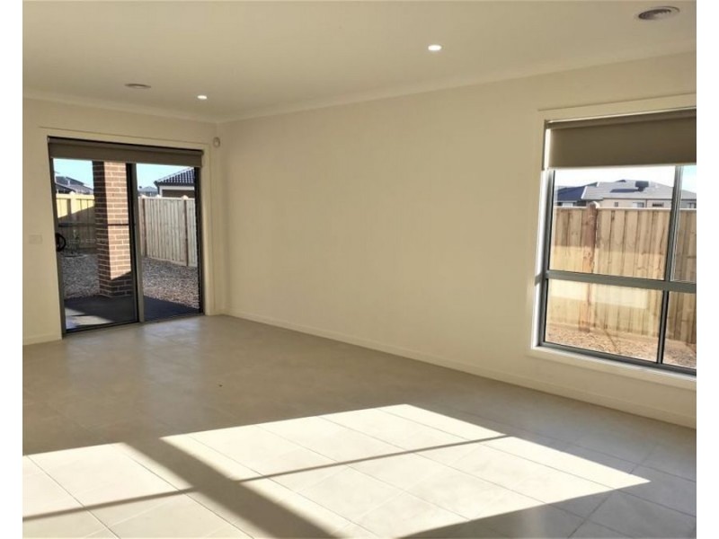 32 Hutchence Drive, Point Cook VIC 3030
