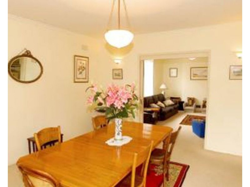 8 Swinburne Ave, Hawthorn VIC 3122