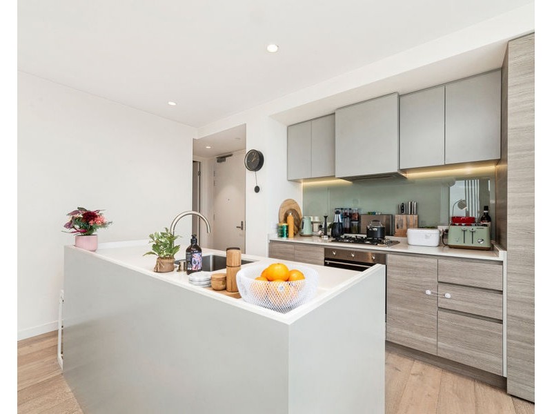 1007/188 Ballarat road, Footscray VIC 3011