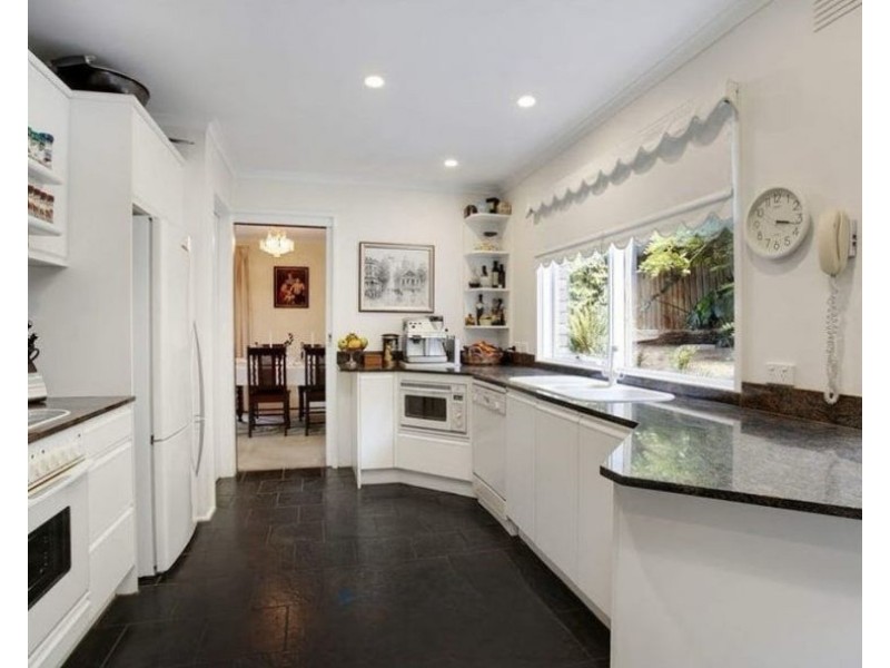 4 Bluegum Avenue, Wheelers Hill VIC 3150