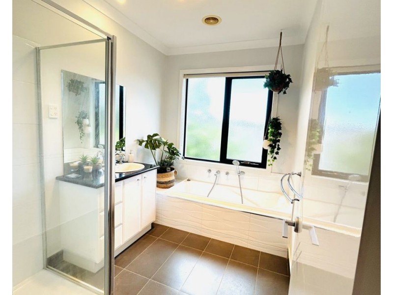 9 Juniper Ave, Point Cook VIC 3030
