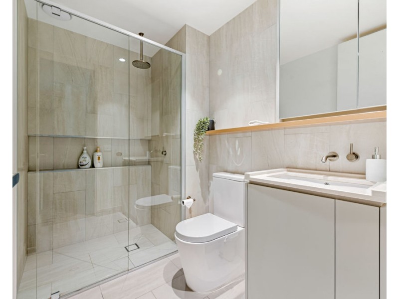 910 /188 Ballarat Road, Footscray VIC 3011