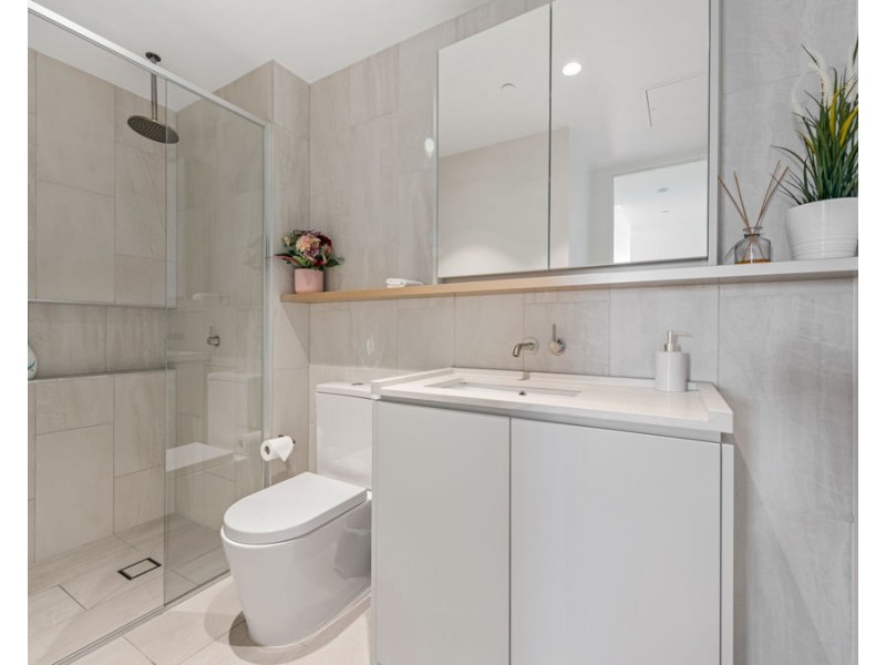 910 /188 Ballarat Road, Footscray VIC 3011