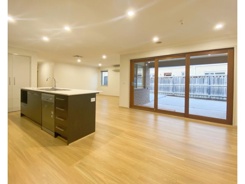 71 Fongeo Drive, Point Cook VIC 3030