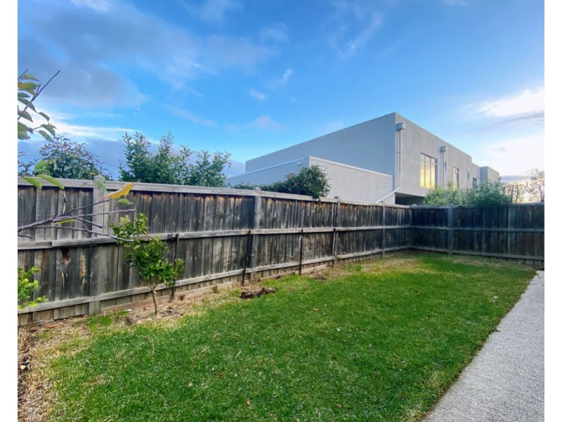71 Fongeo Drive, Point Cook VIC 3030