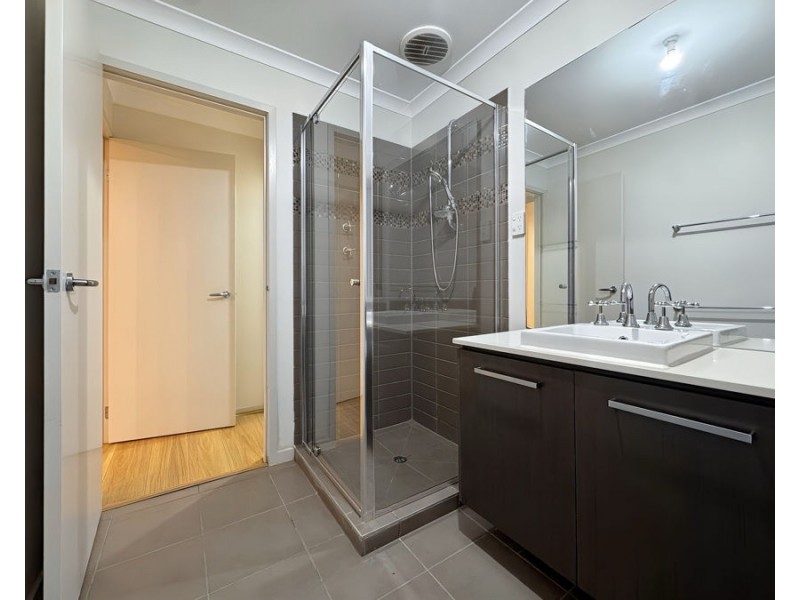 71 Fongeo Drive, Point Cook VIC 3030