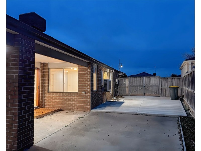 71 Fongeo Drive, Point Cook VIC 3030