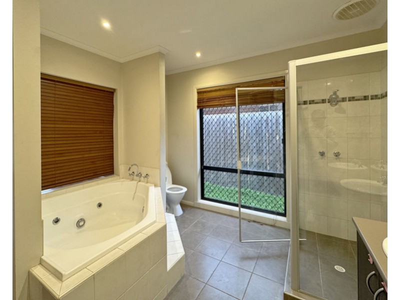 14 Dusky Crescent, Tarneit VIC 3029