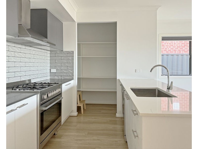 5 yellowstone Drive, Truganina VIC 3029