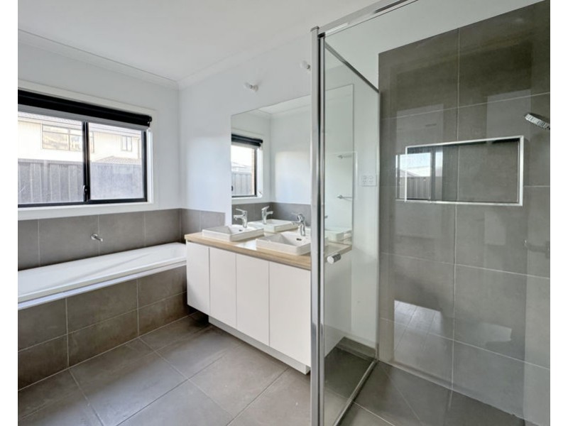 5 yellowstone Drive, Truganina VIC 3029