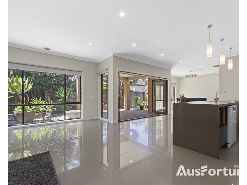 18 bell cres, Point Cook VIC 3030